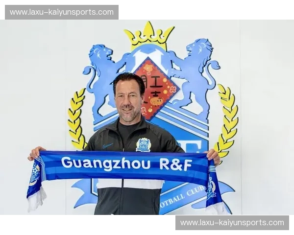 绿茵绝响：当“南派灵动”碰撞“北派硬朗”，广州富力与辽宁的岁月史诗